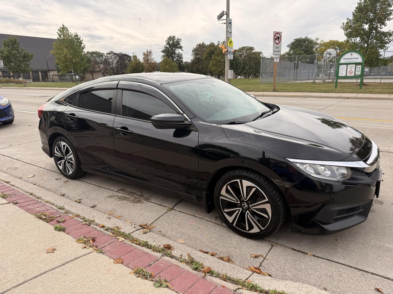 2017 Honda Civic 4dr Man LX Photo