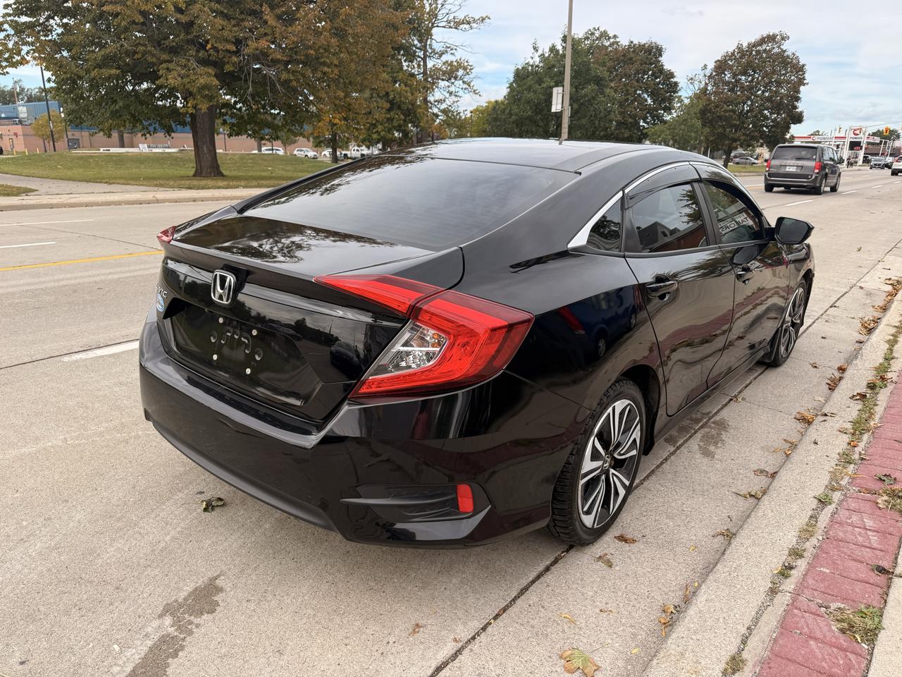 2017 Honda Civic 4dr Man LX Photo
