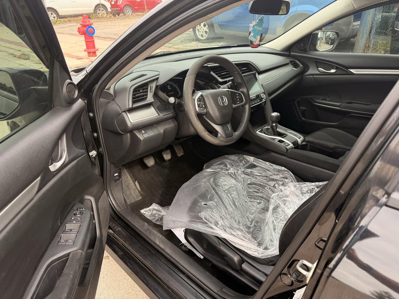 2017 Honda Civic 4dr Man LX Photo