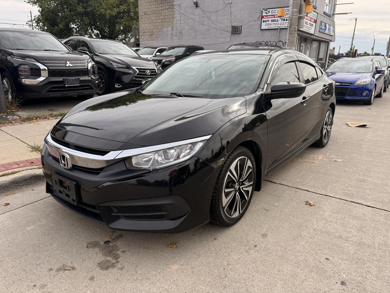 2017 Honda Civic 4dr Man LX Photo0