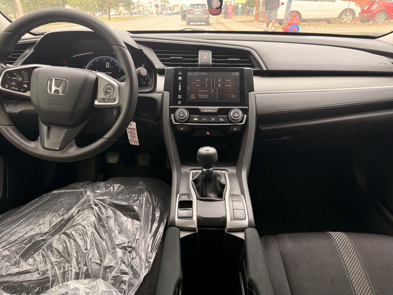 2017 Honda Civic 4dr Man LX Photo