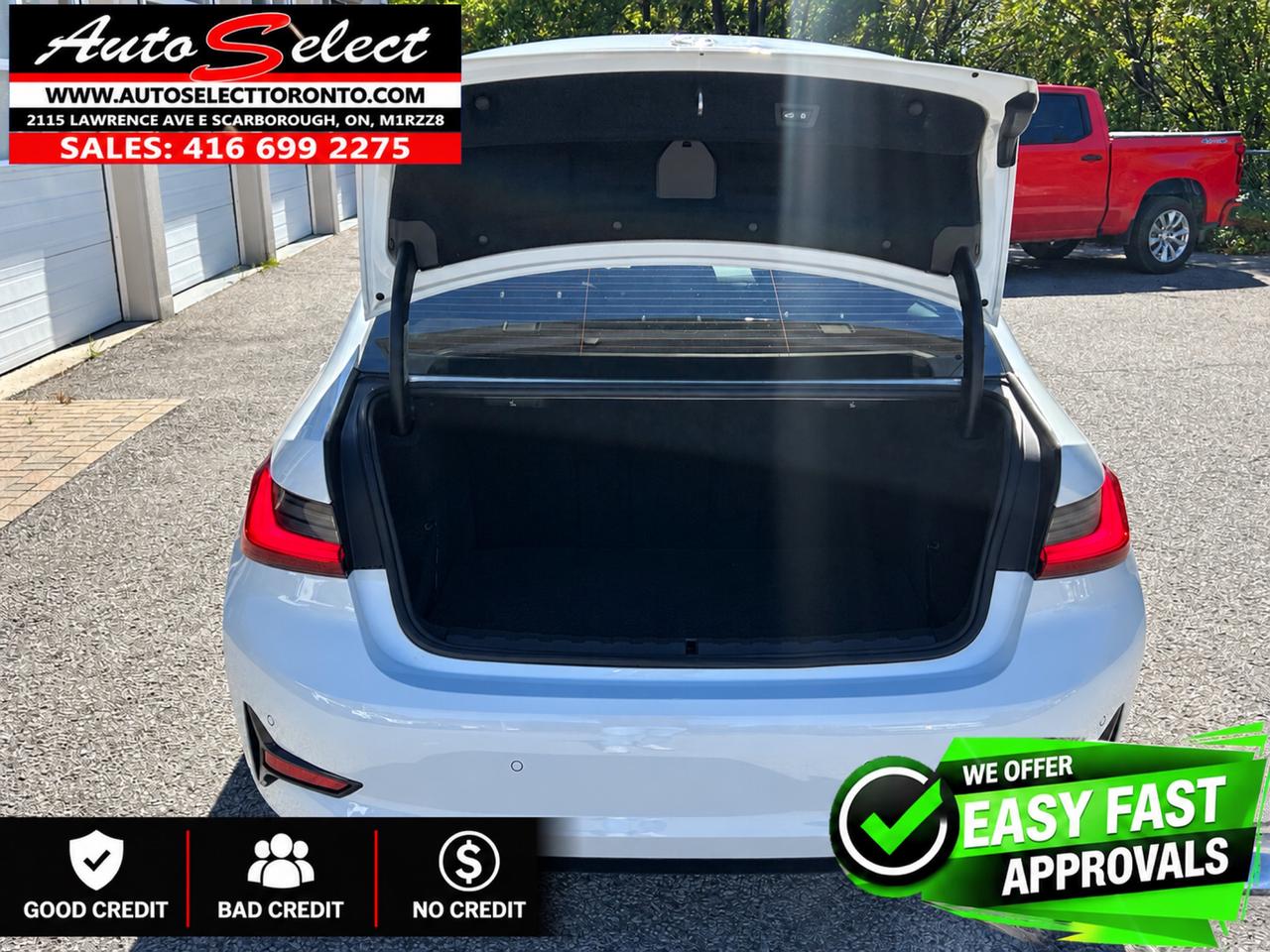 2021 BMW 330i xDrive AWD - Apple Carplay - Technology Pkg - Well Mainta Photo