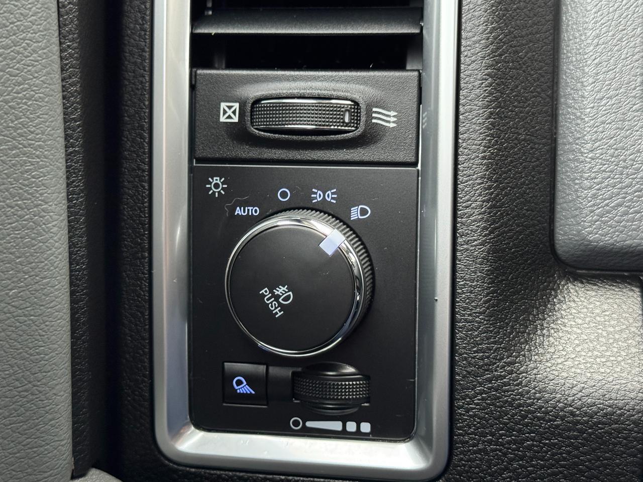 2019 RAM 1500 Classic Warlock 4x4 Crew 5.7L V8 HEMI+Tinted+Remote Start Photo