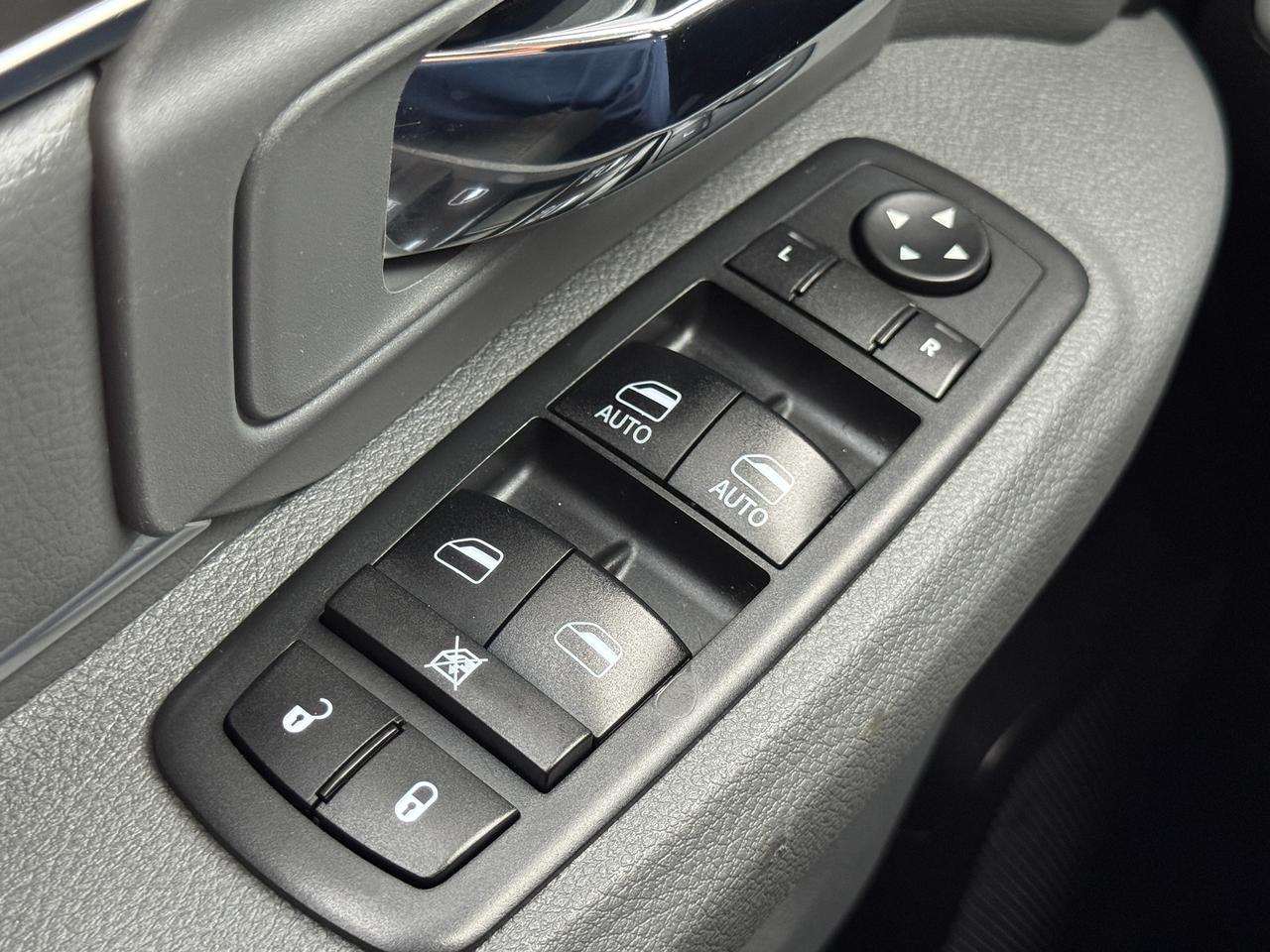 2019 RAM 1500 Classic Warlock 4x4 Crew 5.7L V8 HEMI+Tinted+Remote Start Photo