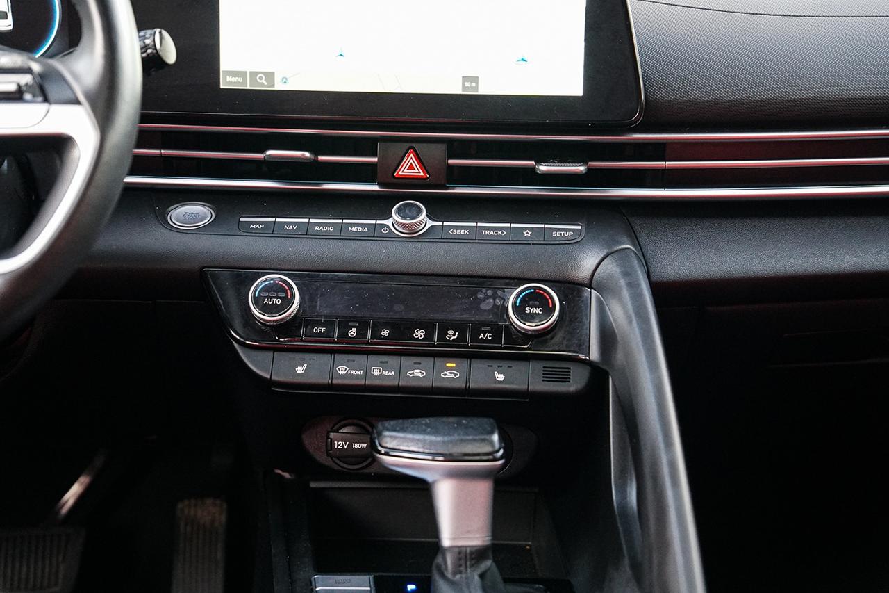 2025 Hyundai Elantra Preferred |TECH PKG|BSM|NAVI|ROOF|HEATED SEATS Photo