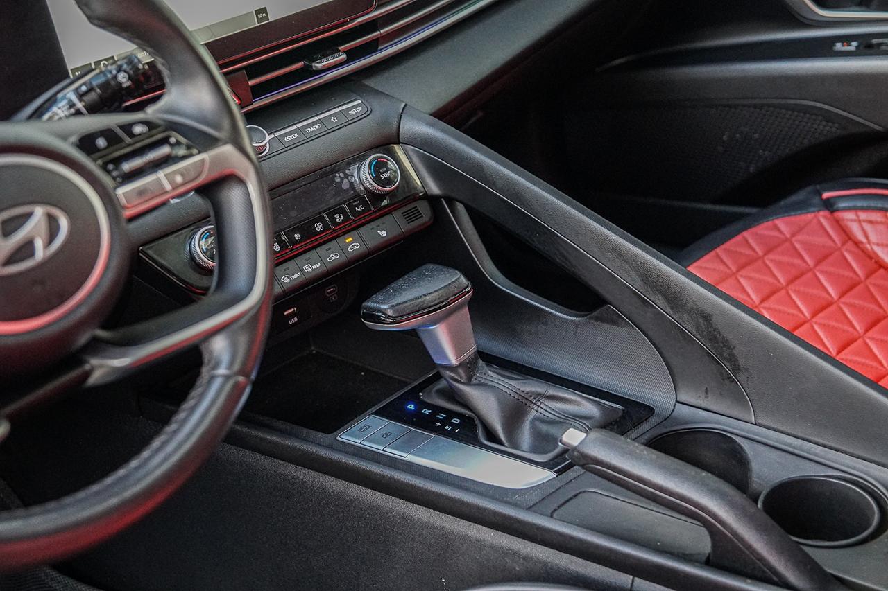 2025 Hyundai Elantra Preferred |TECH PKG|BSM|NAVI|ROOF|HEATED SEATS Photo