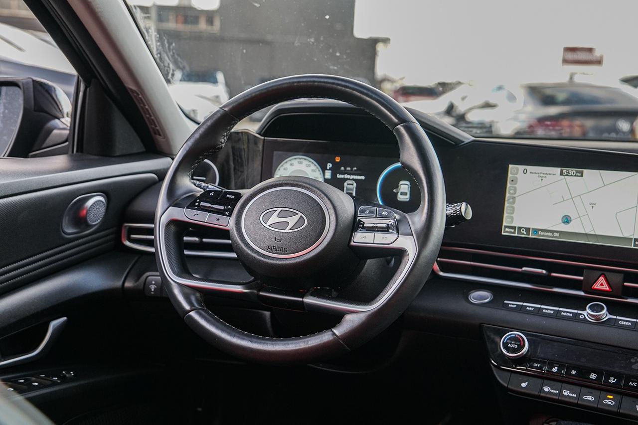 2025 Hyundai Elantra Preferred |TECH PKG|BSM|NAVI|ROOF|HEATED SEATS Photo