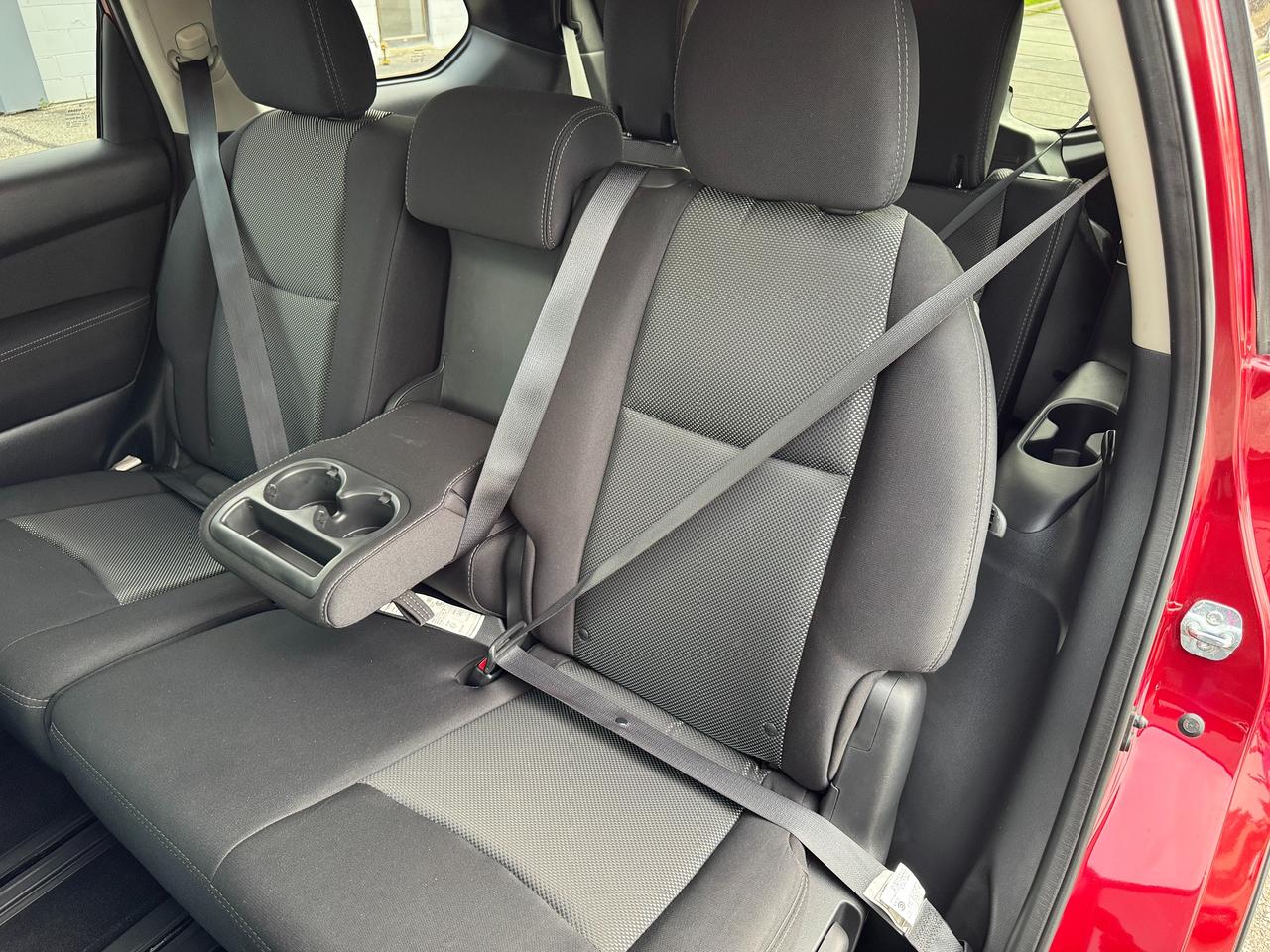 2017 Nissan Pathfinder SV 4WD 7 Passenger 3.5L V6+CLEAN CARFAX Photo