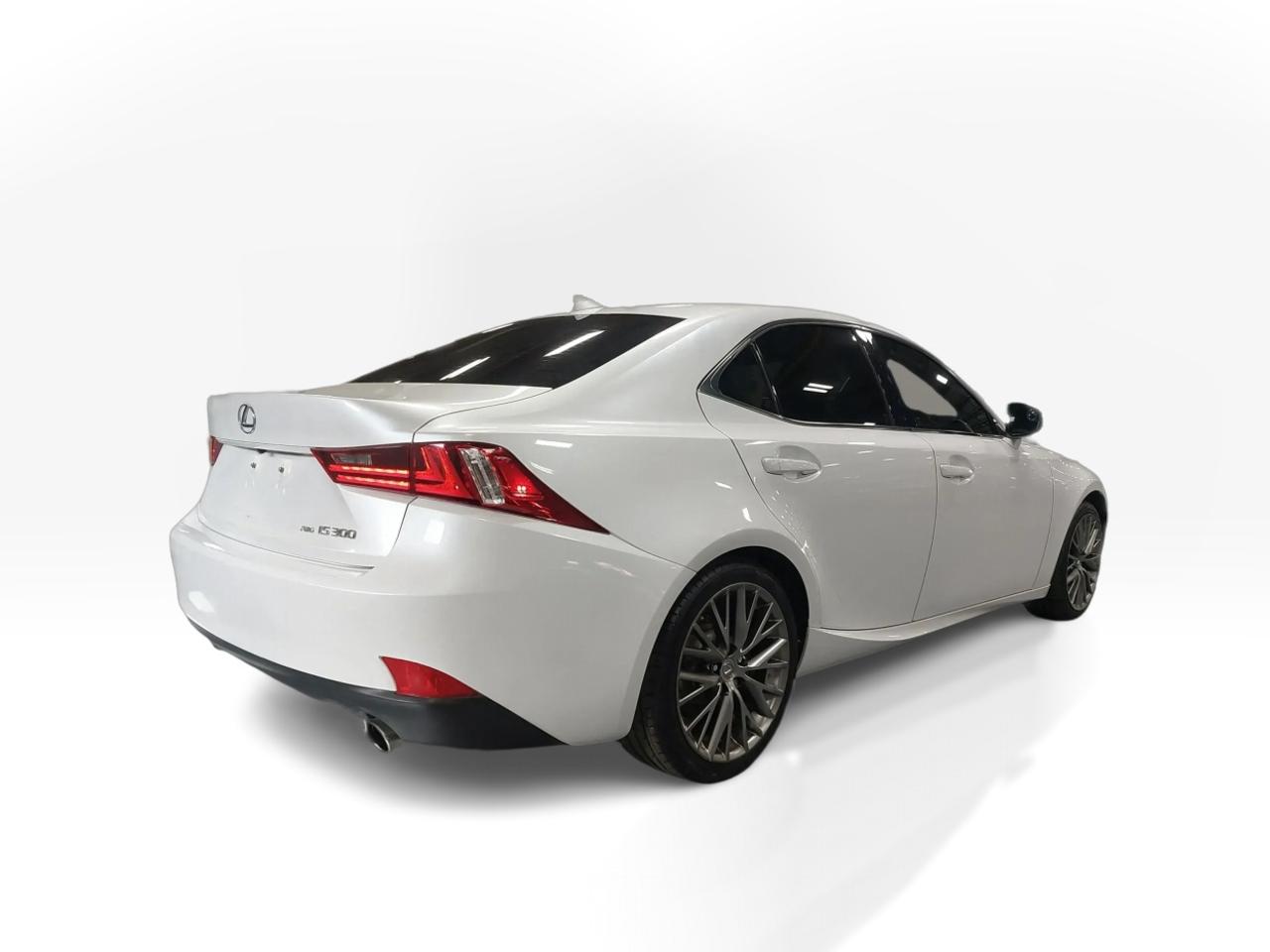 2016 Lexus IS 300 4dr Sdn AWD Photo4