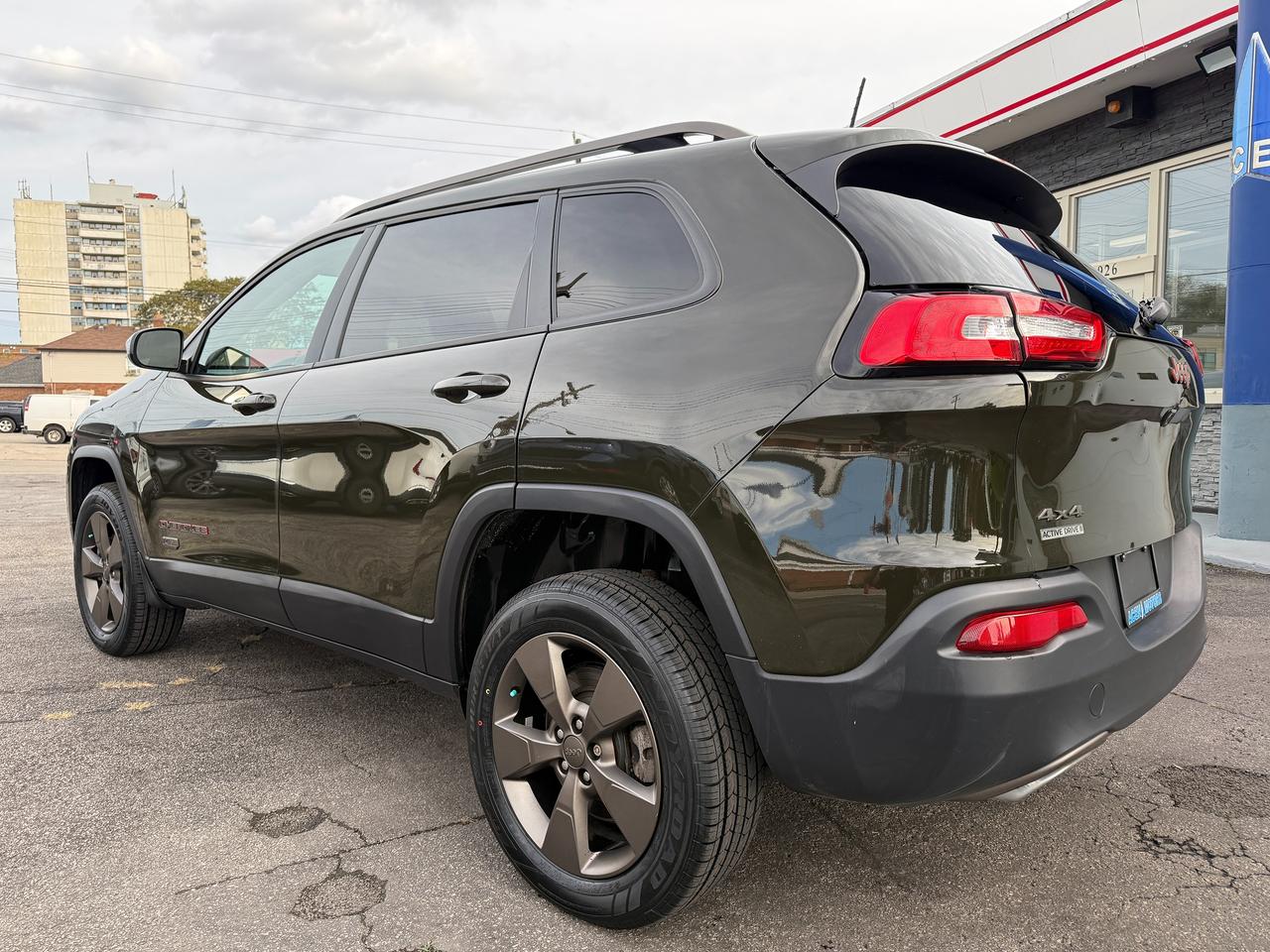 2016 Jeep Cherokee 4WD 4dr 75th Anniversary Photo2