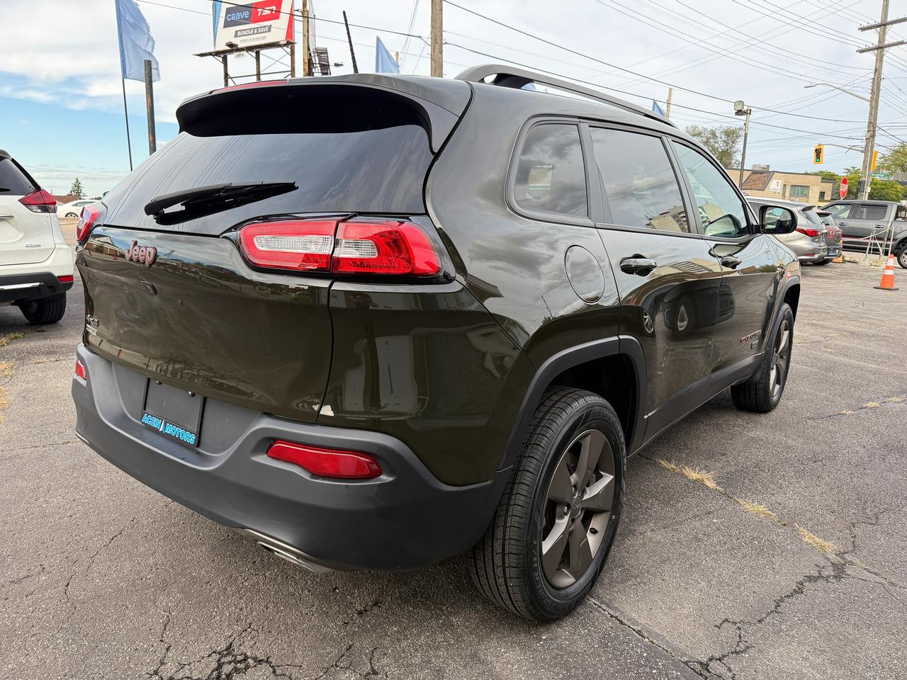 2016 Jeep Cherokee 4WD 4dr 75th Anniversary Photo4