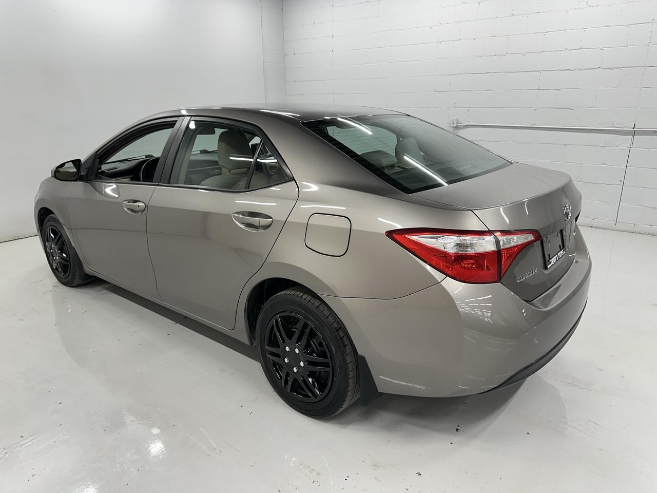 2016 Toyota Corolla LE Photo4
