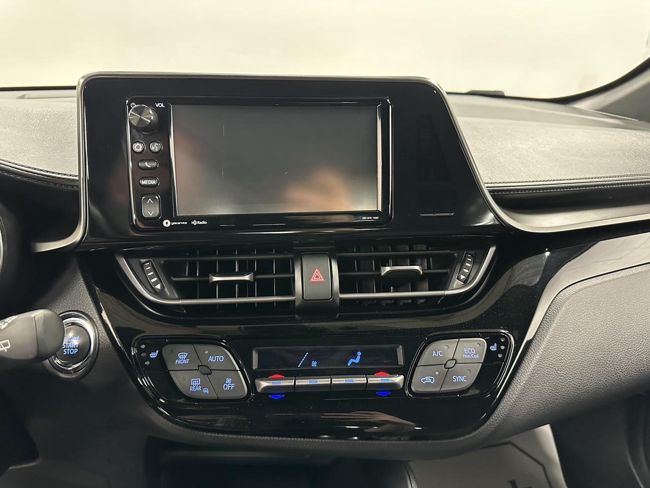 2018 Toyota C-HR XLE Photo18