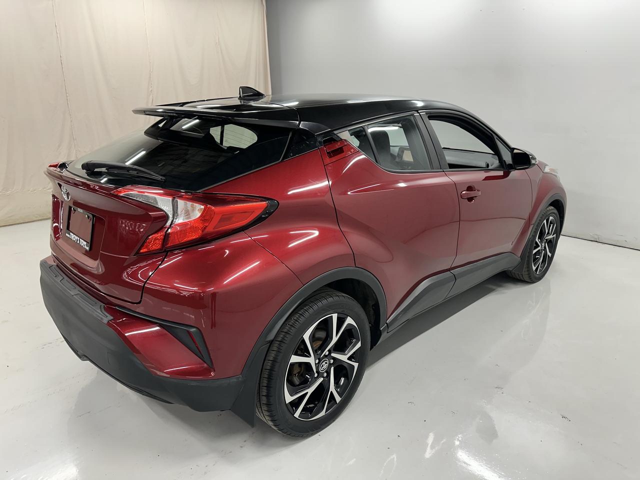 2018 Toyota C-HR XLE Photo28