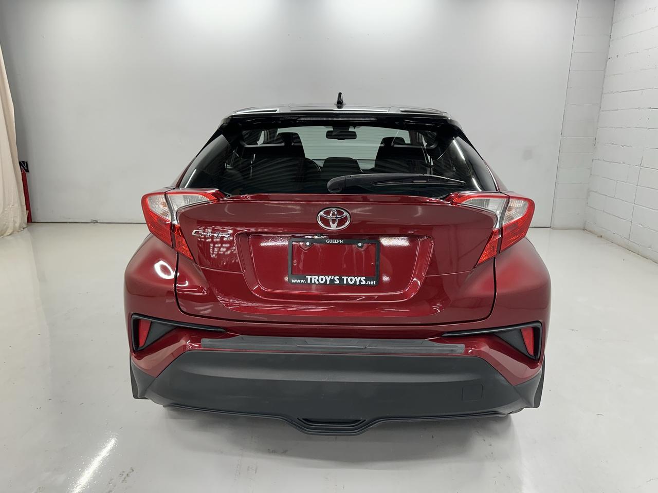 2018 Toyota C-HR XLE Photo5