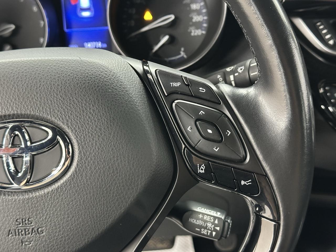 2018 Toyota C-HR XLE Photo37