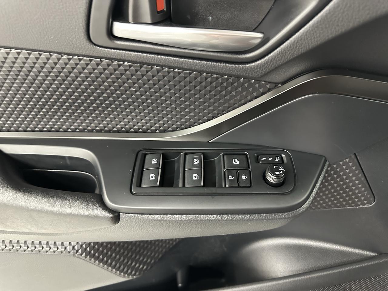 2018 Toyota C-HR XLE Photo
