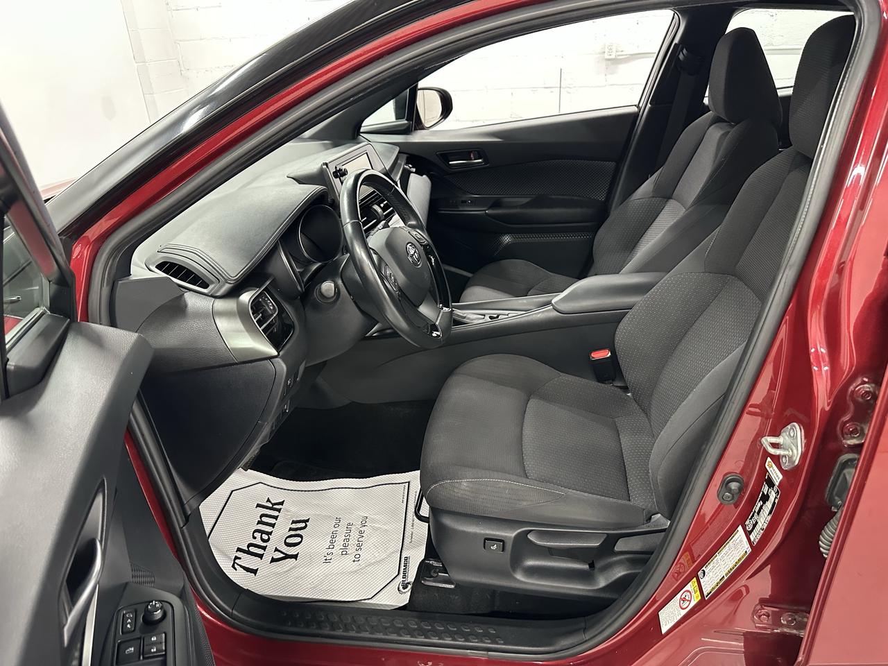 2018 Toyota C-HR XLE Photo29