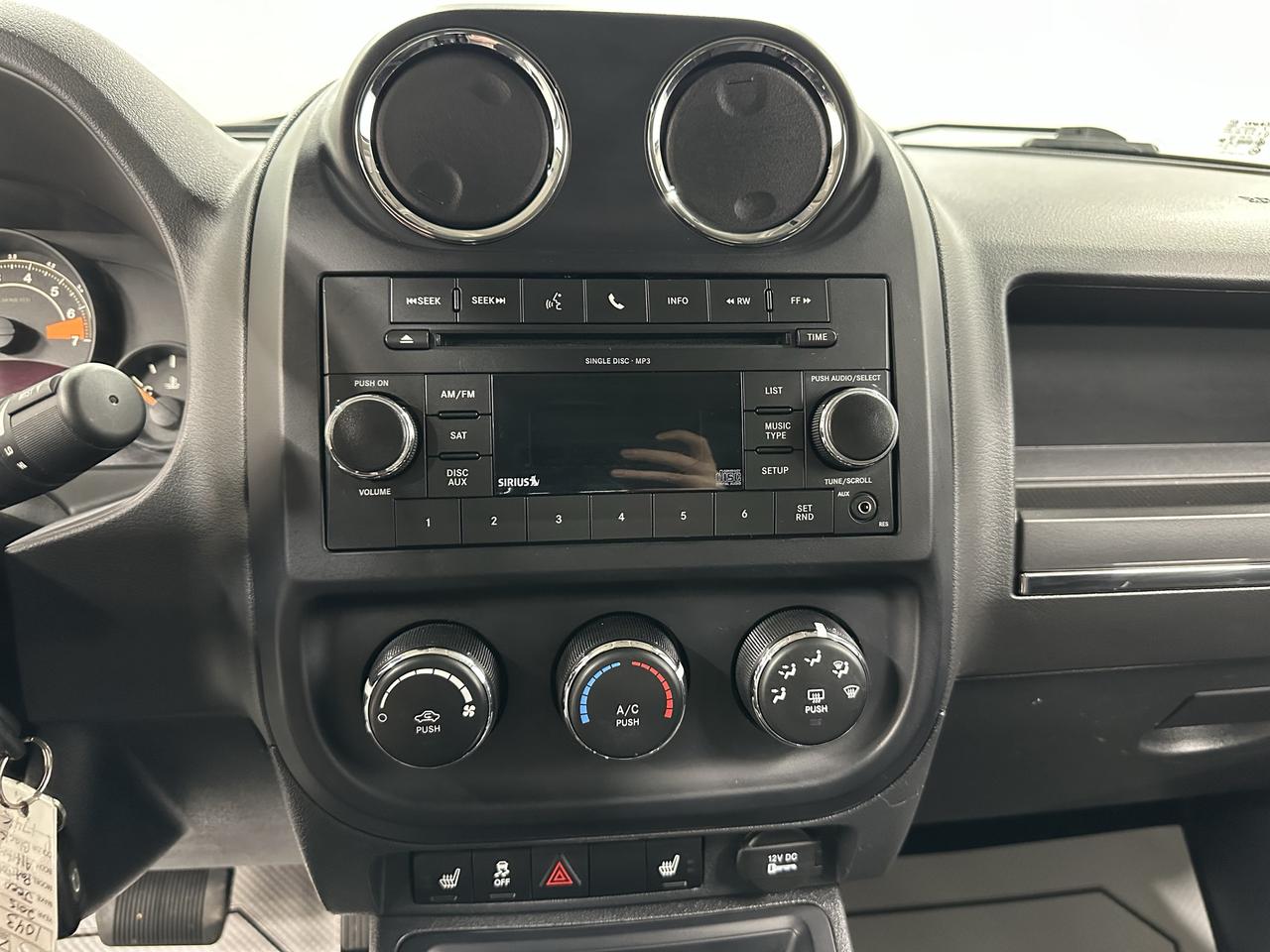 2015 Jeep Patriot 4WD 4dr High Altitude Photo35