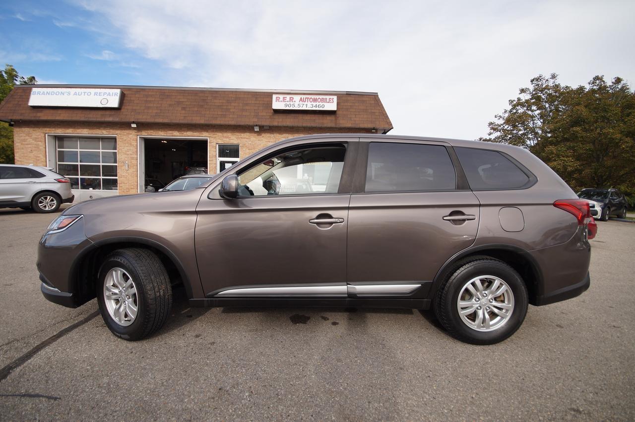 2020 Mitsubishi Outlander ES - Photo #1