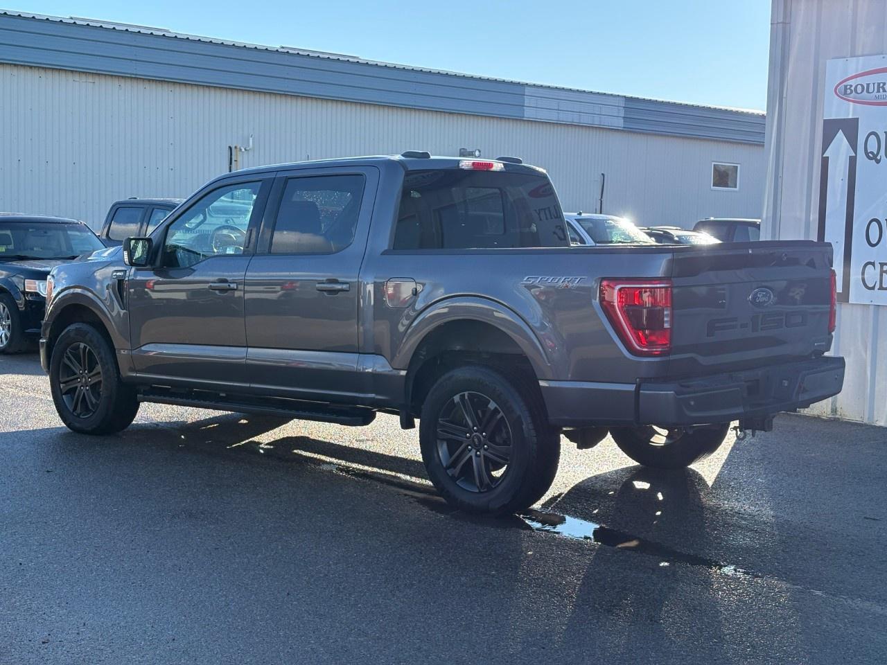 2022 Ford F-150 XLT 4WD SuperCrew 5.5' Box Photo