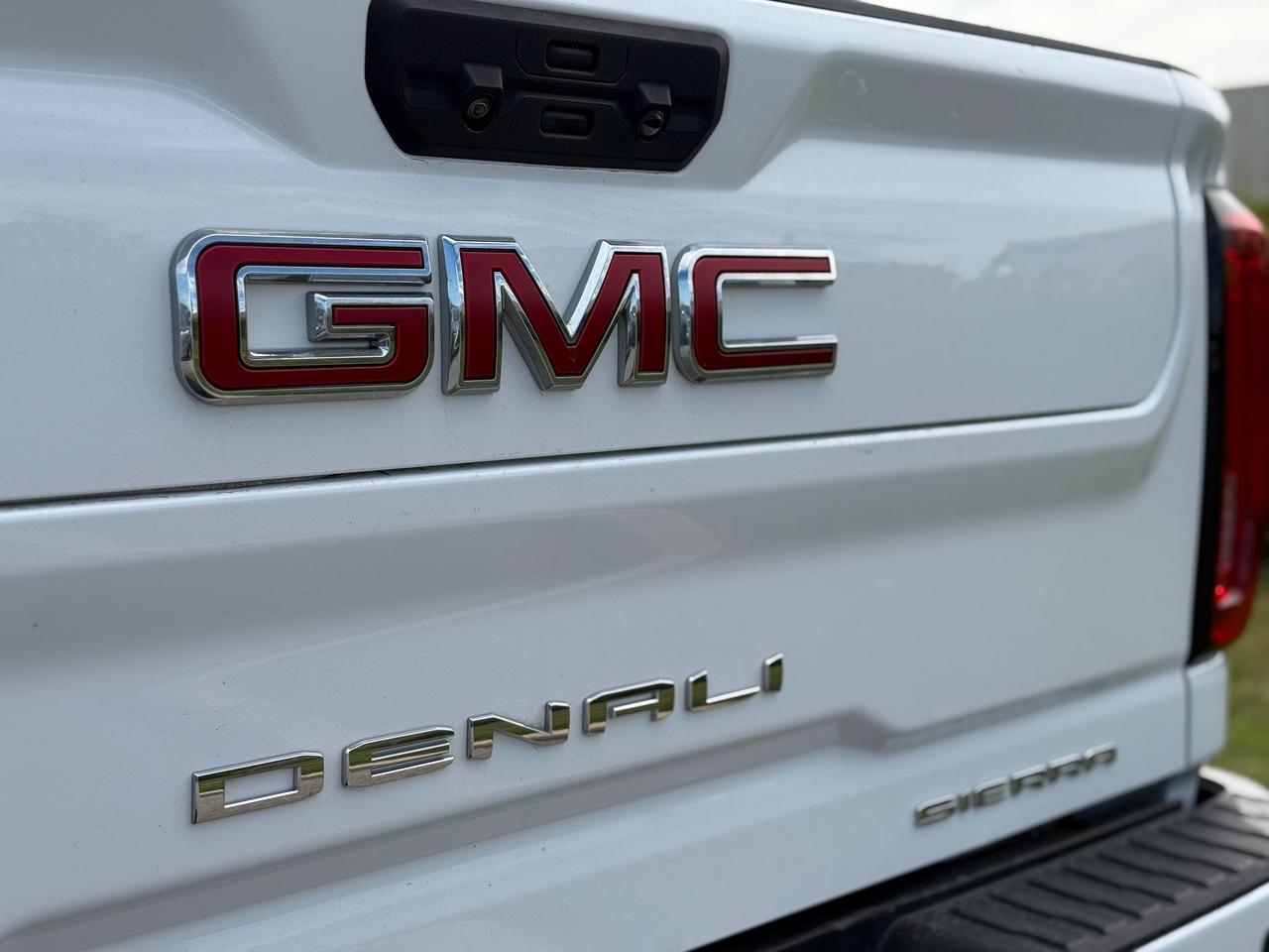 2022 GMC Sierra 2500 4WD Crew Cab 159" Denali Photo