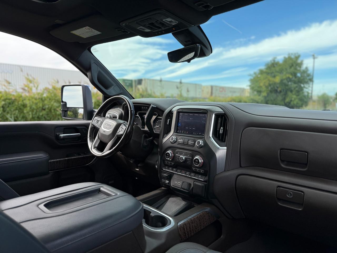 2022 GMC Sierra 2500 4WD Crew Cab 159" Denali Photo