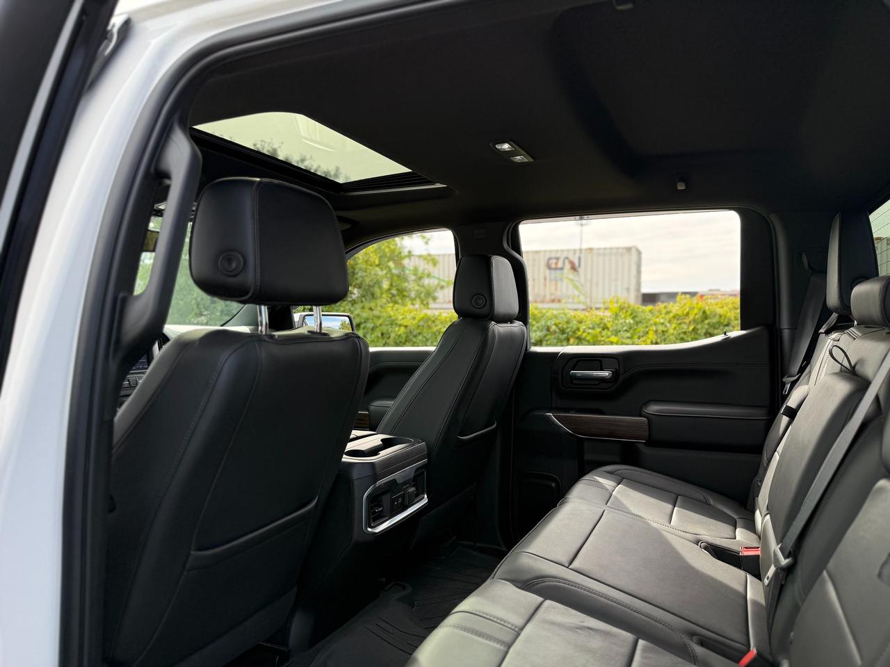 2022 Chevrolet Silverado 1500 4WD Crew Cab 157" High Country Photo