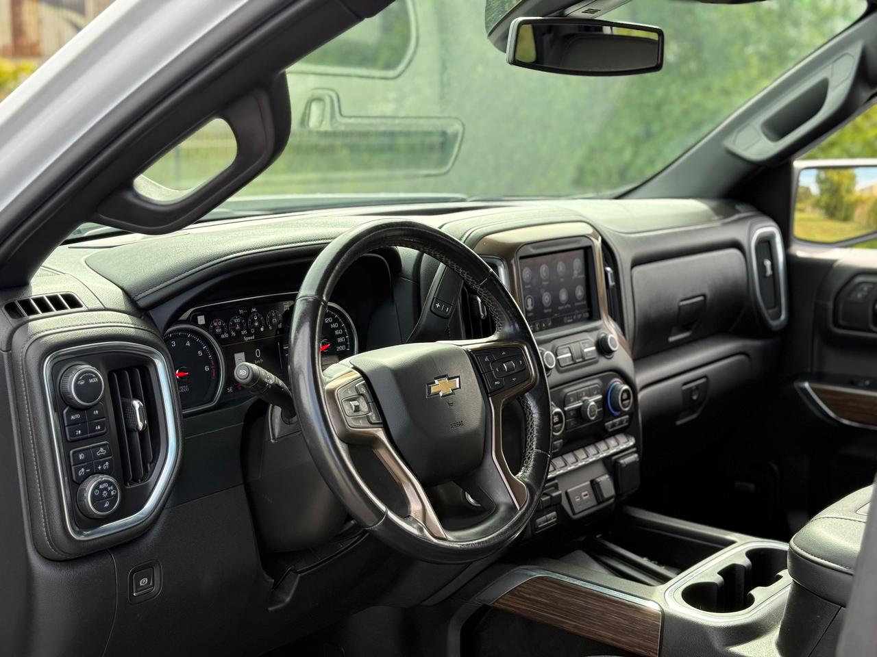 2022 Chevrolet Silverado 1500 4WD Crew Cab 157" High Country Photo
