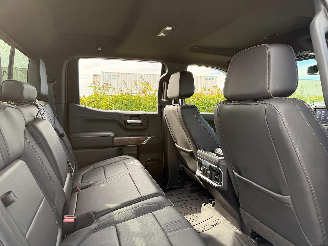 2022 Chevrolet Silverado 1500 4WD Crew Cab 157" High Country Photo