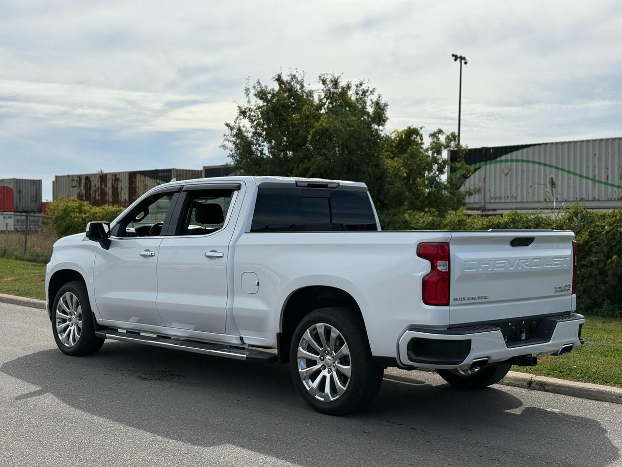 2022 Chevrolet Silverado 1500 4WD Crew Cab 157" High Country Photo1