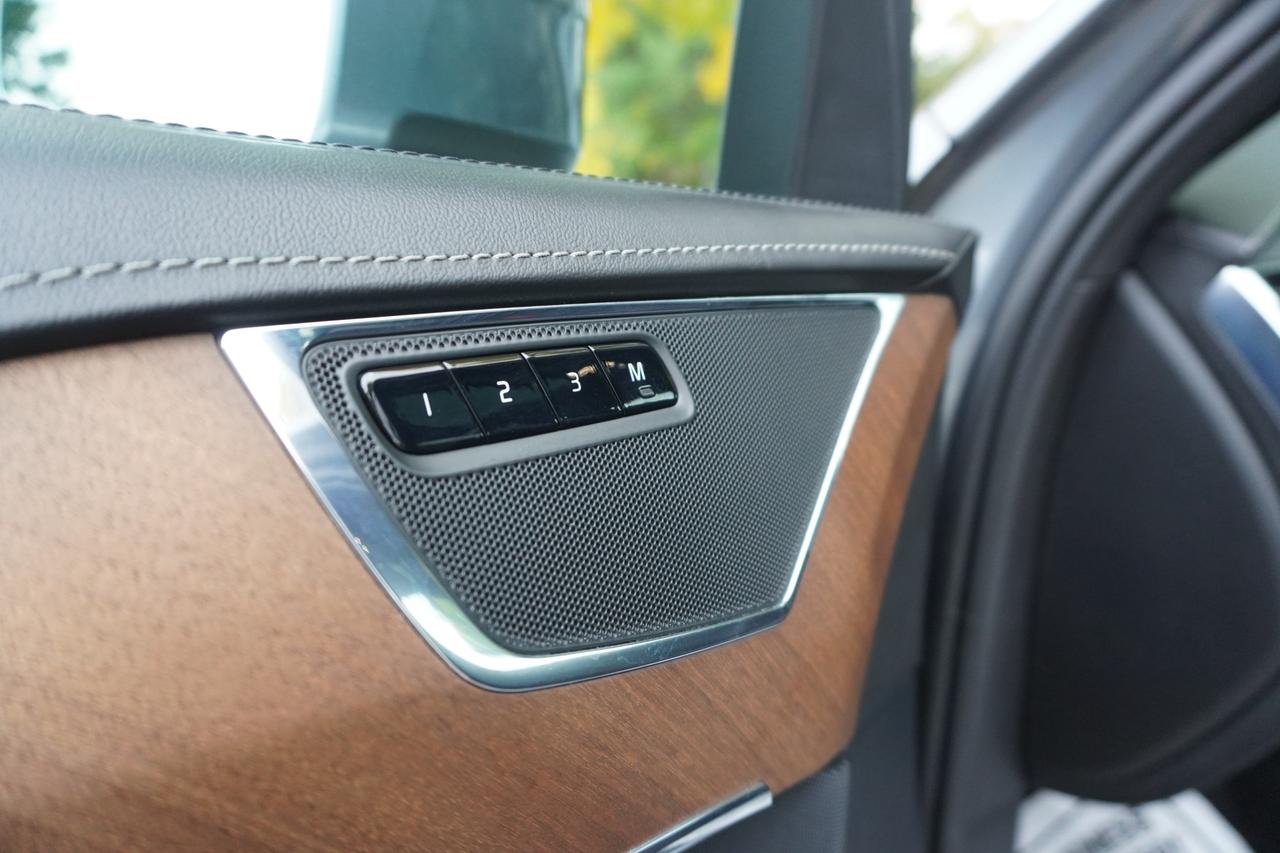 2017 Volvo XC90 T8 / INSCRIPTION / NO ACCIDENTS / LOW KM'S / PHEV / LOCAL Photo