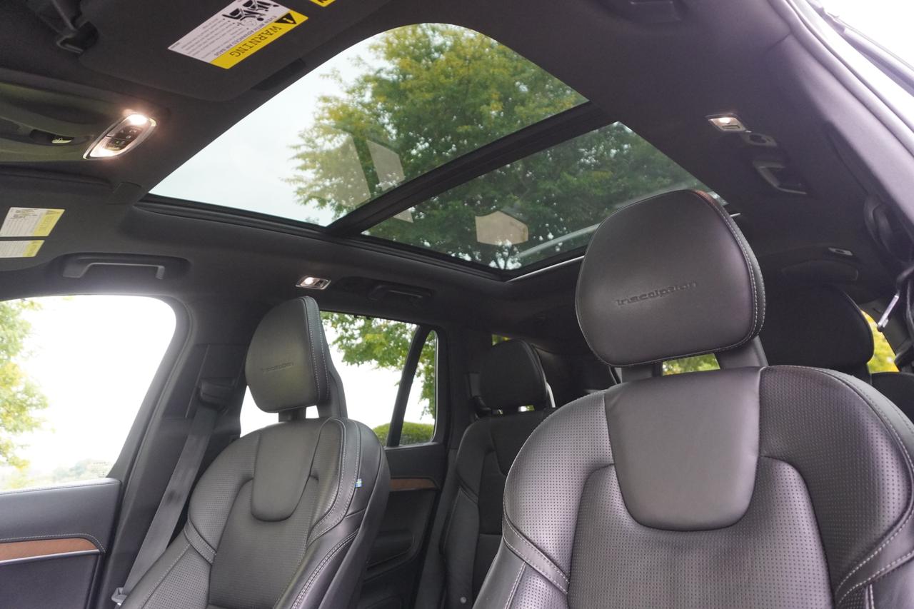 2017 Volvo XC90 T8 / INSCRIPTION / NO ACCIDENTS / LOW KM'S / PHEV / LOCAL Photo