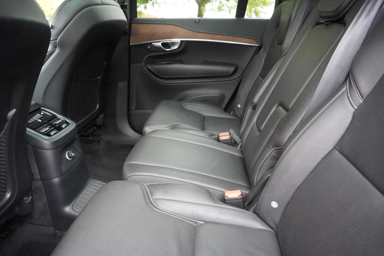 2017 Volvo XC90 T8 / INSCRIPTION / NO ACCIDENTS / LOW KM'S / PHEV / LOCAL Photo