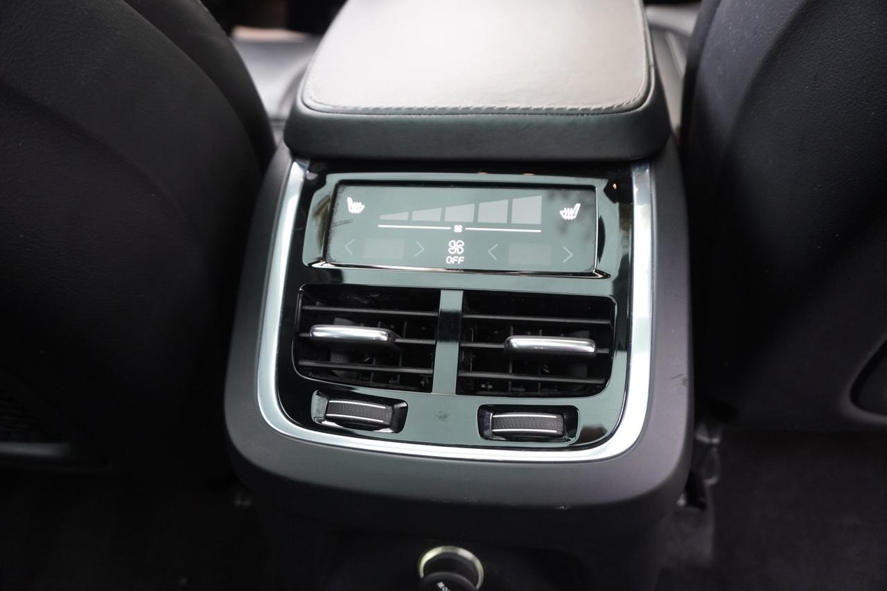 2017 Volvo XC90 T8 / INSCRIPTION / NO ACCIDENTS / LOW KM'S / PHEV / LOCAL Photo