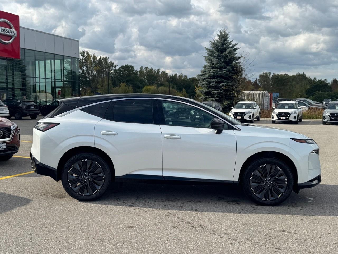 2027 Nissan Murano Platinum AWD Photo2