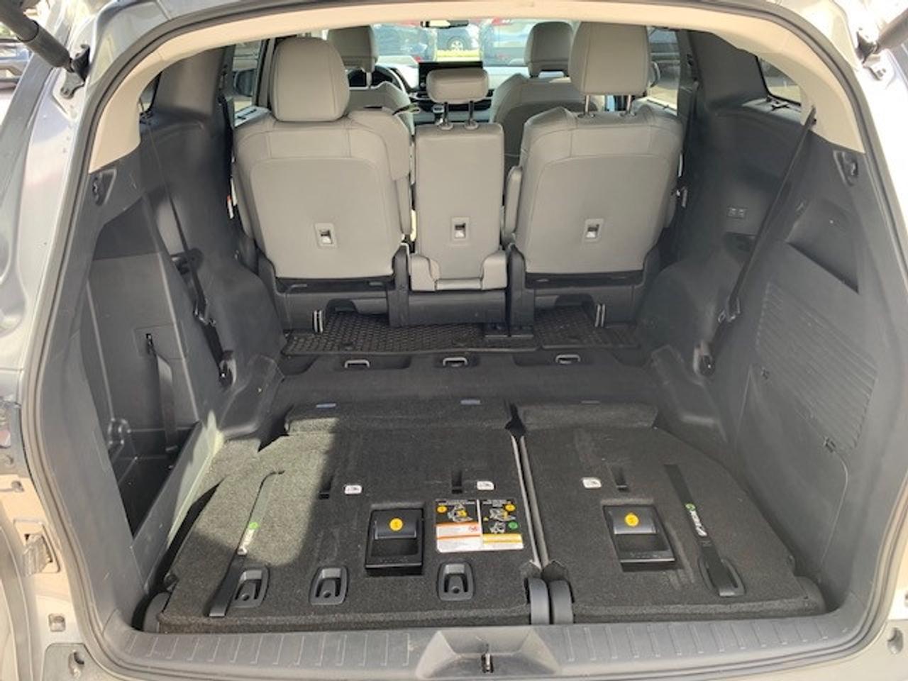 2026 Toyota Sienna XLE 8-Passenger used Demo-finance from 2.99% Photo