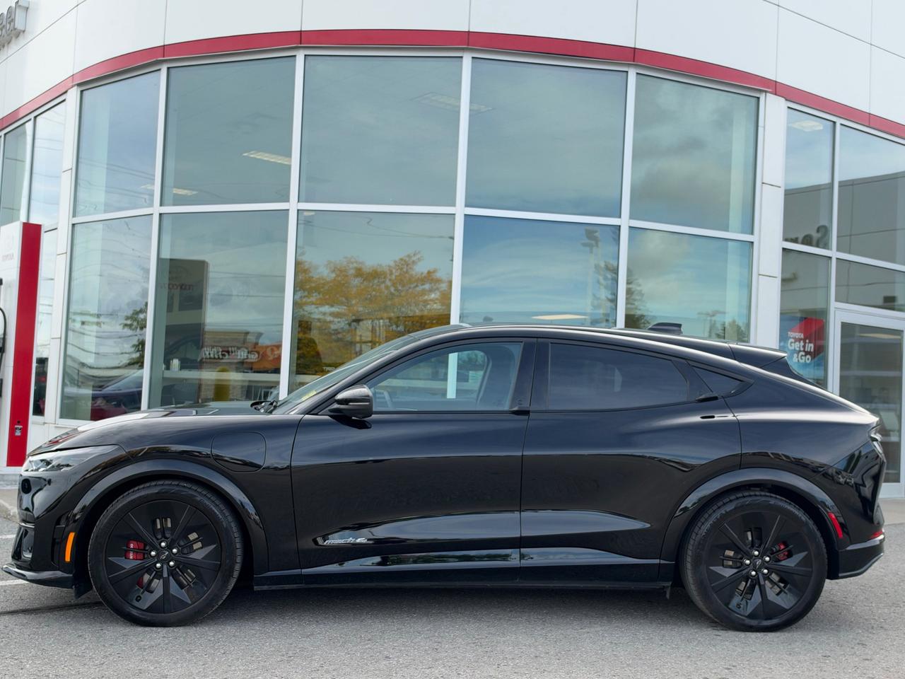 2026 Ford Mustang Mach-E GT AWD+TECH+PANO ROOF! Photo3