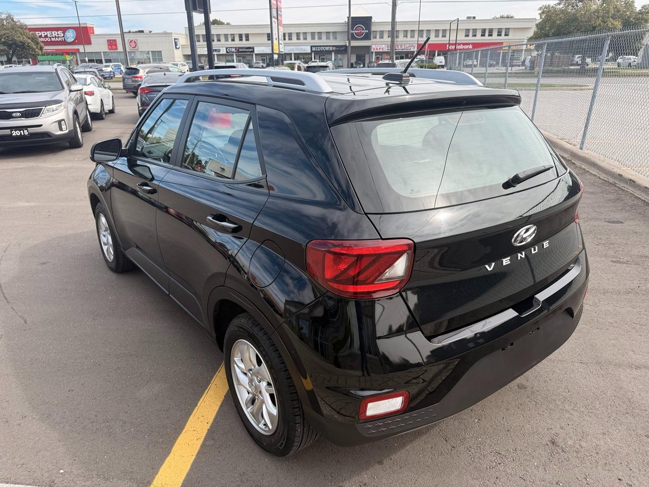 2024 Hyundai Venue Preferred w/Two-Tone Photo4