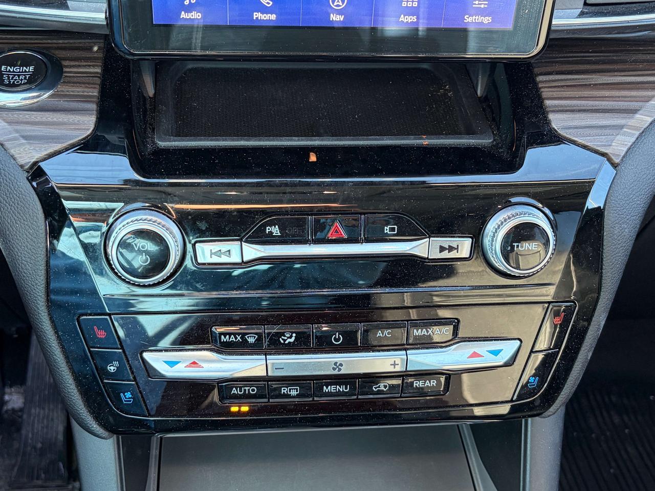 2022 Ford Explorer Limited 4WD Photo
