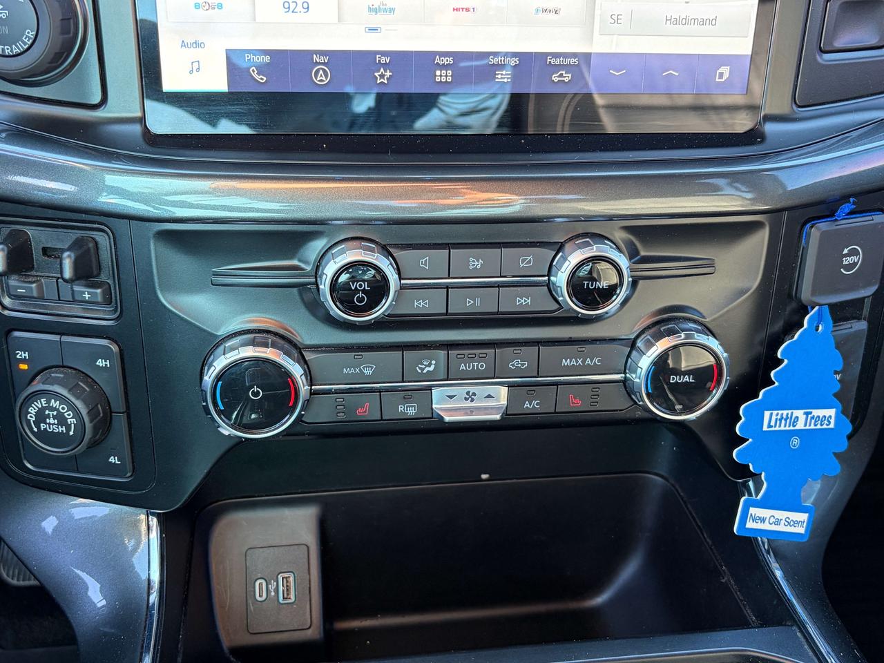 2023 Ford F-150 XLT 4WD SuperCrew 5.5' Box Photo
