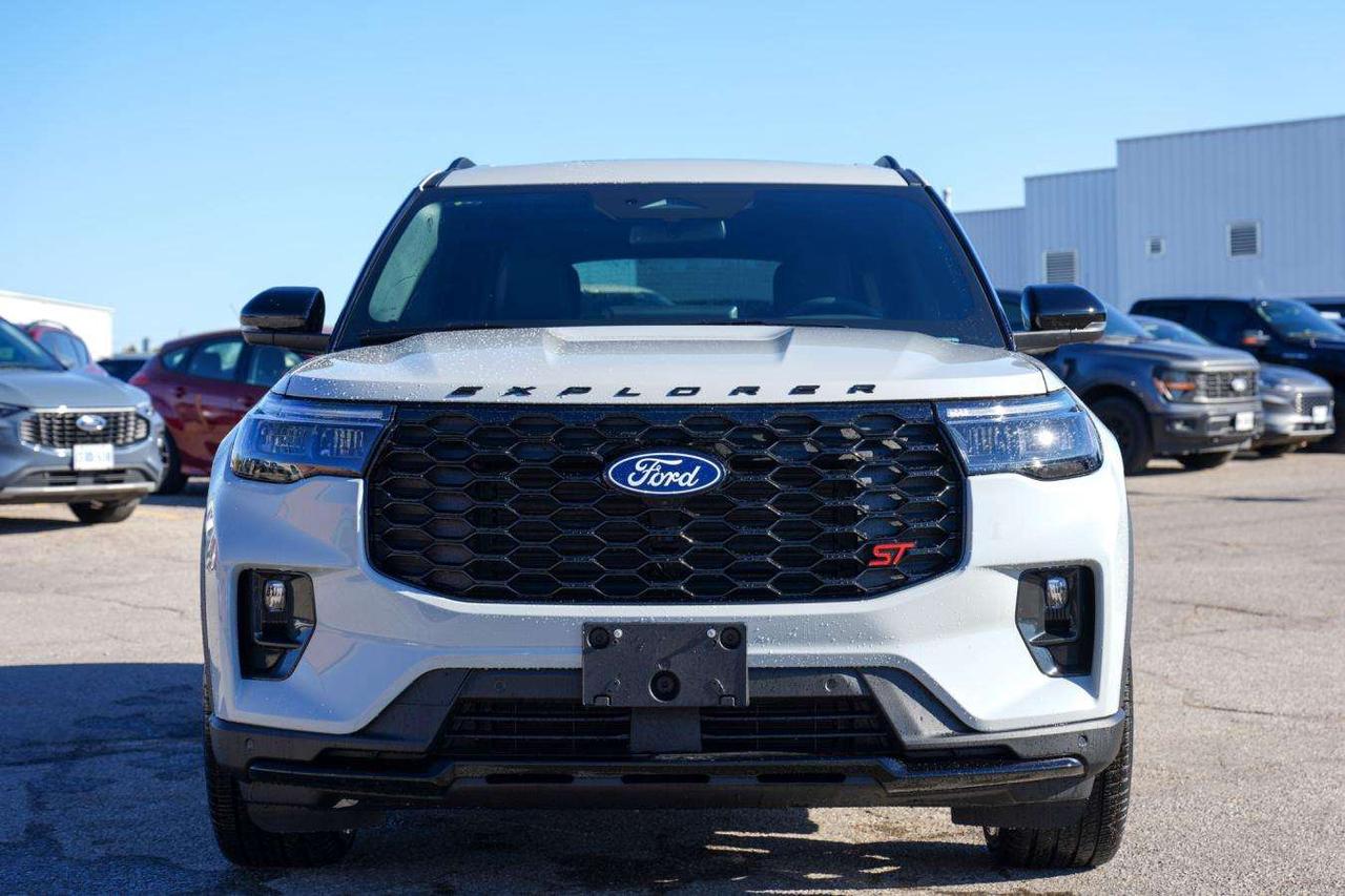 2027 Ford Explorer ST AWD SINISTER PKG 360 BACK UP CAM 6 PASSENGER Photo