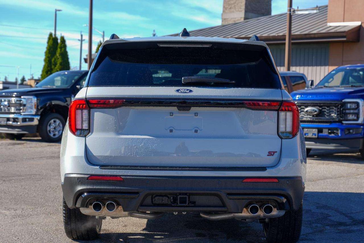 2027 Ford Explorer ST AWD SINISTER PKG 360 BACK UP CAM 6 PASSENGER Photo