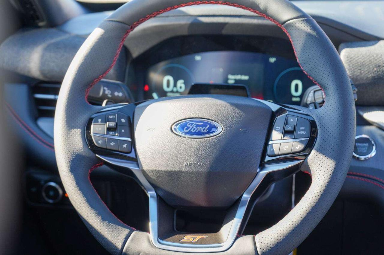 2027 Ford Explorer ST AWD SINISTER PKG 360 BACK UP CAM 6 PASSENGER Photo
