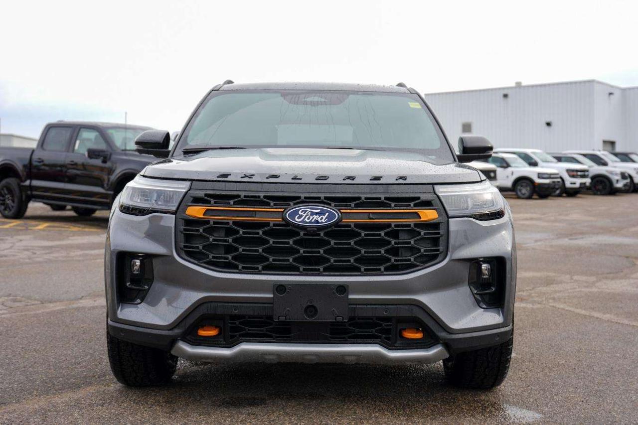 2027 Ford Explorer TREMOR 4WD STOW N GO 6 PASSENGER Photo2