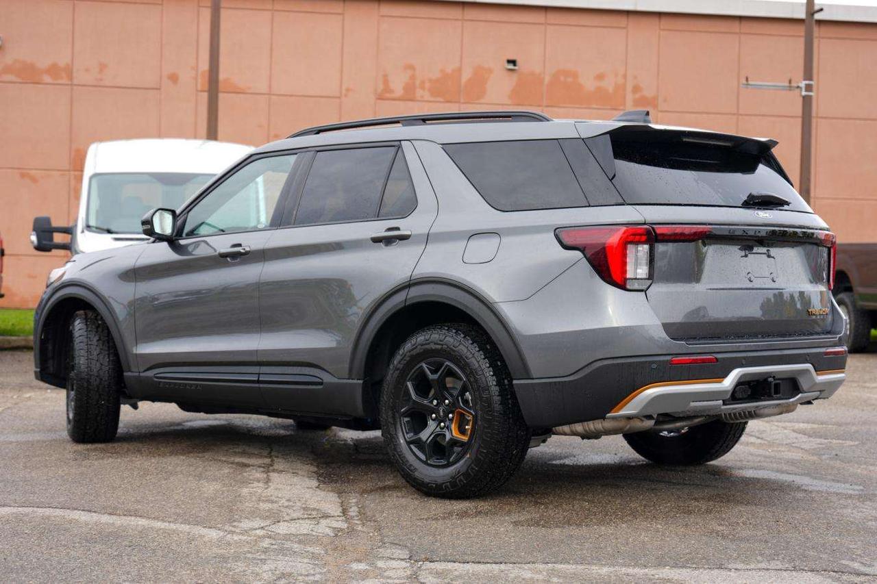 2027 Ford Explorer TREMOR 4WD STOW N GO 6 PASSENGER Photo4