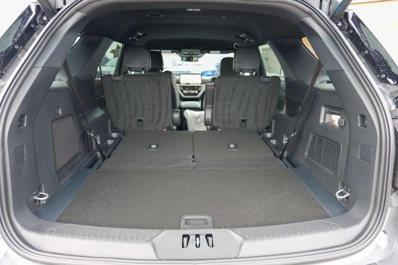 2027 Ford Explorer TREMOR 4WD STOW N GO 6 PASSENGER Photo