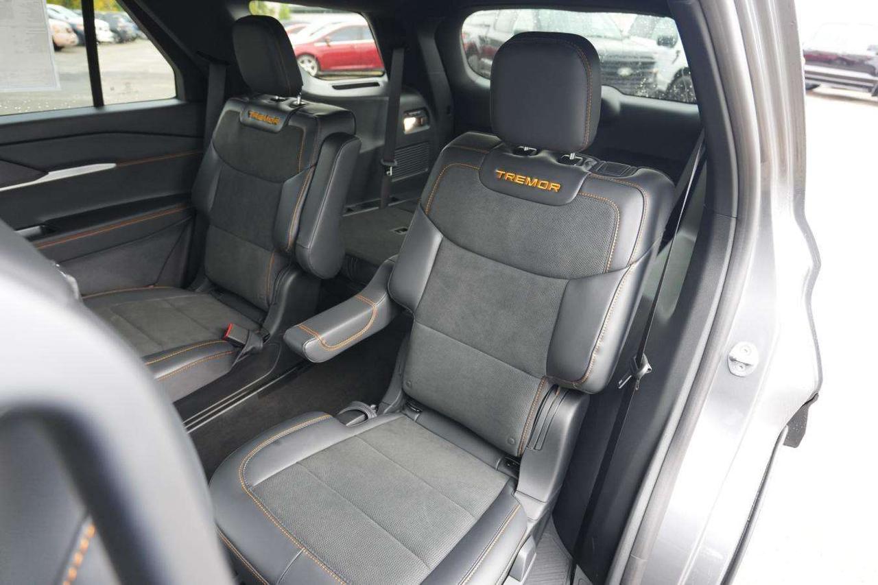 2027 Ford Explorer TREMOR 4WD STOW N GO 6 PASSENGER Photo