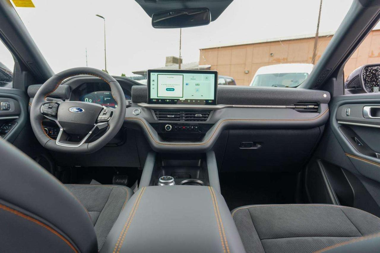 2027 Ford Explorer TREMOR 4WD STOW N GO 6 PASSENGER Photo
