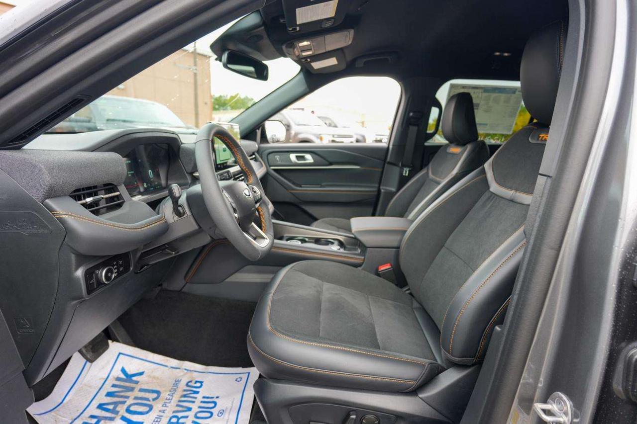 2027 Ford Explorer TREMOR 4WD STOW N GO 6 PASSENGER Photo